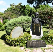 黎焕颐纪念碑：诗魂永驻，岁月铭记