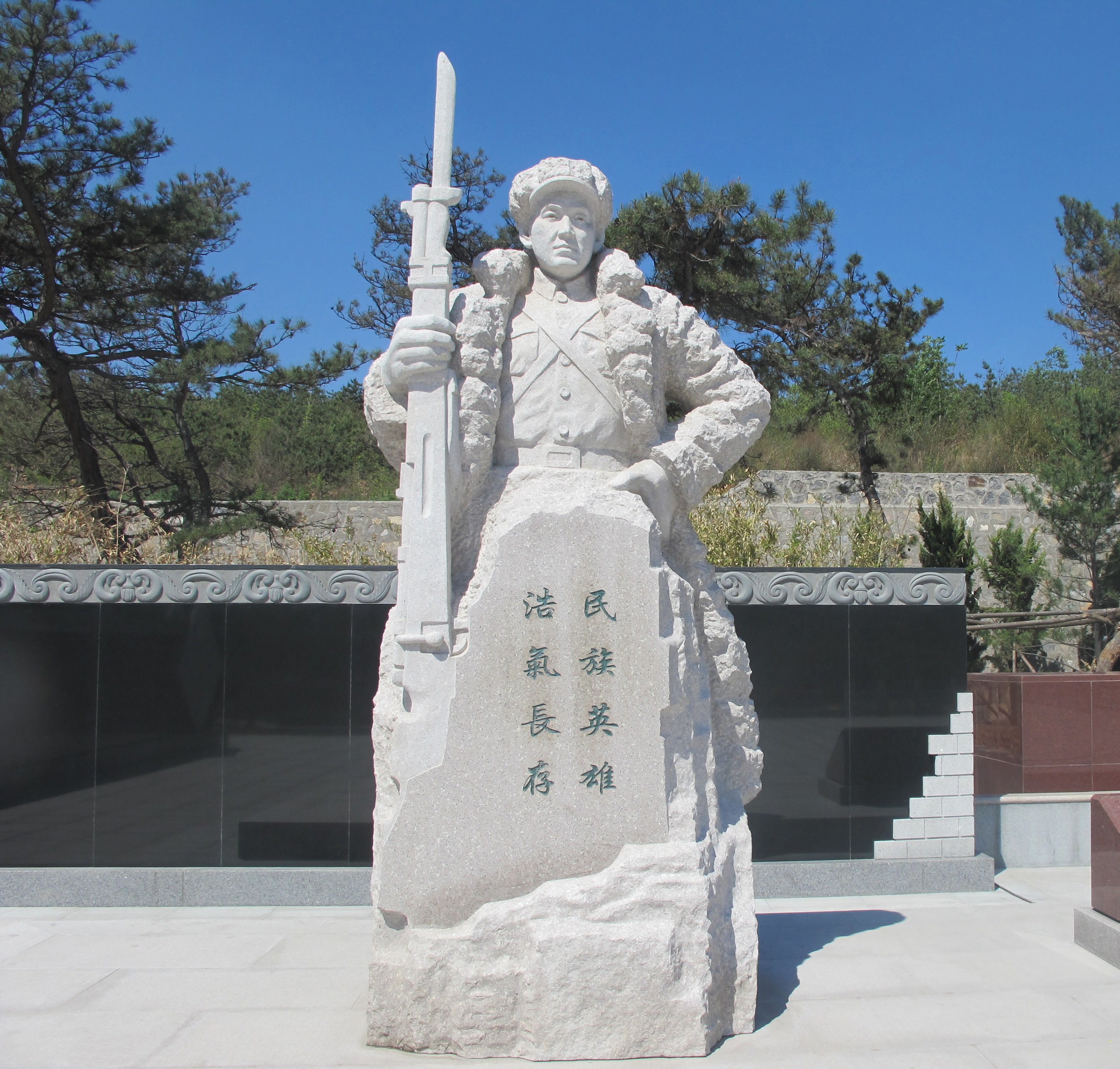 崔建国雕像：红色基因的传承坐标