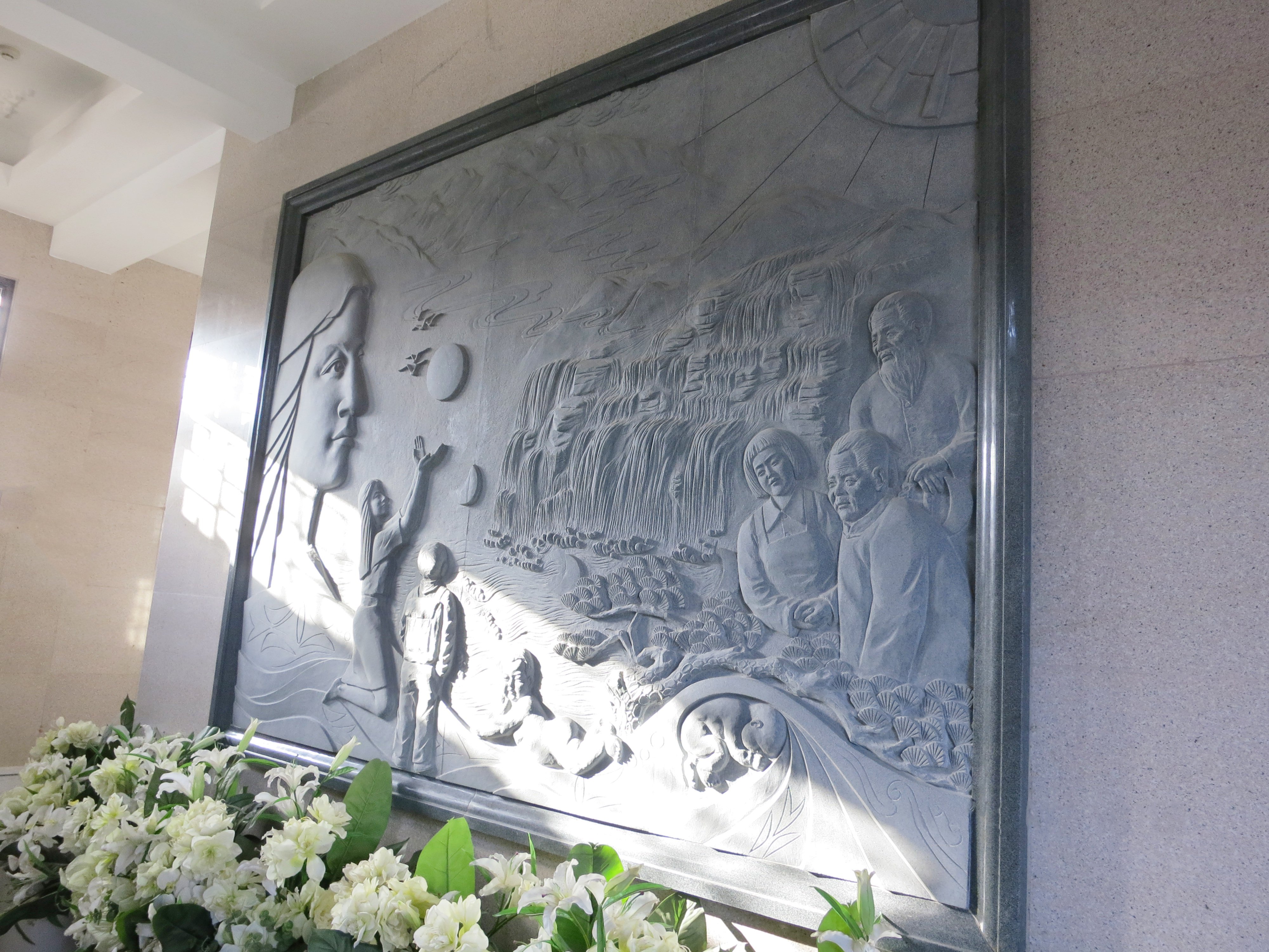 石上轮回：浮雕中的时间诗学