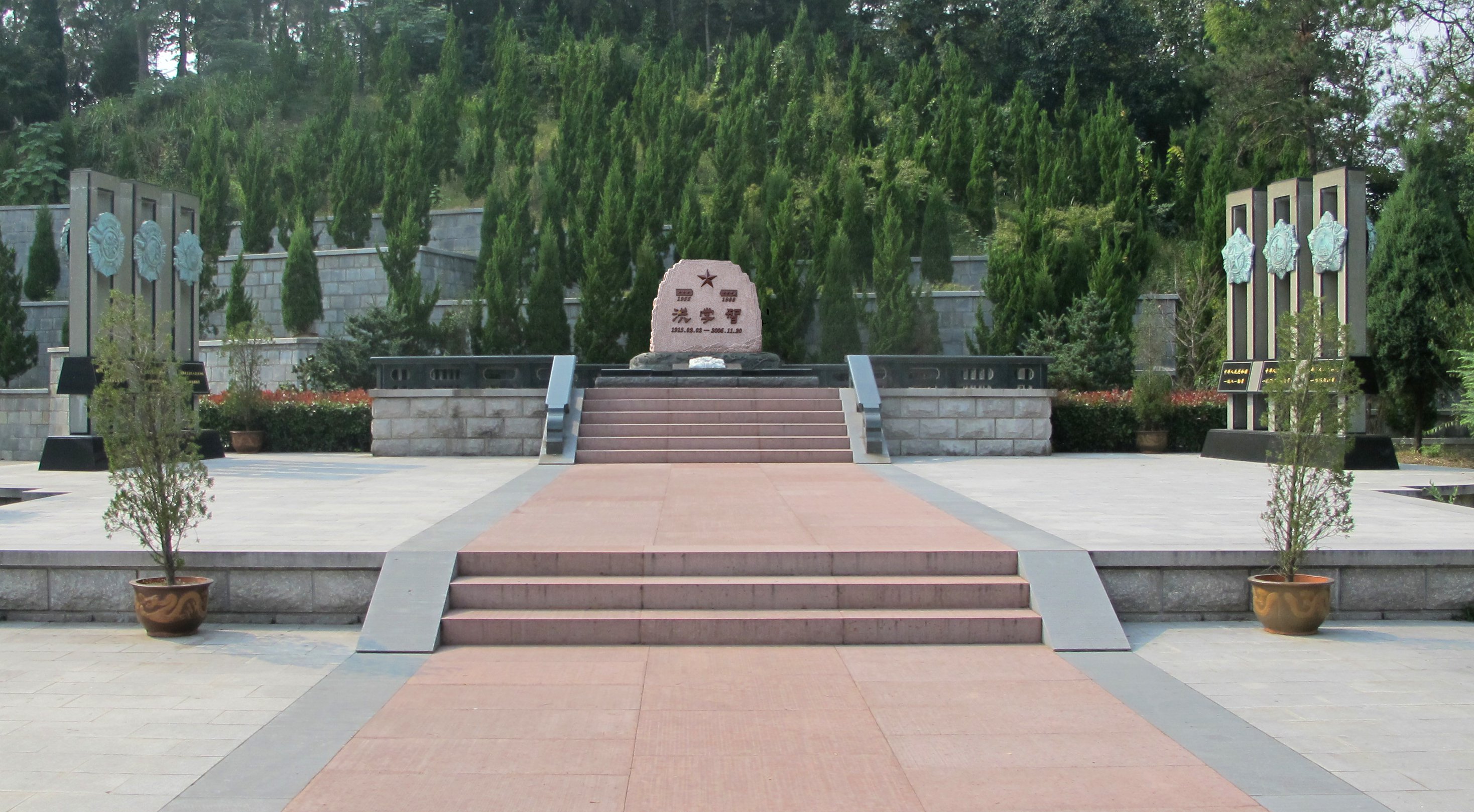 石上春秋：碑雕艺术中的生命叙事与民族记忆