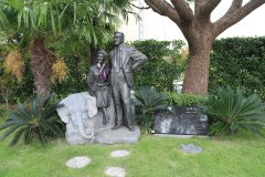 凝固的永恒：张骏祥纪念像中的艺术与记忆